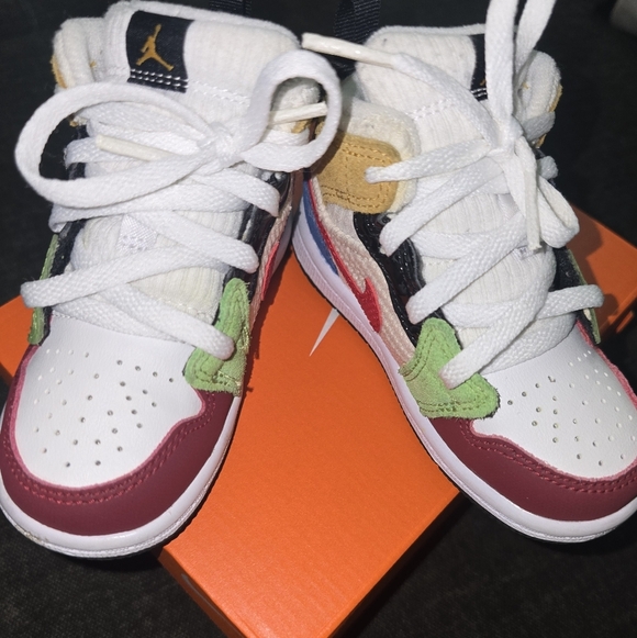 Nike Multicolor Kids Sneakers - Picture 10 of 16